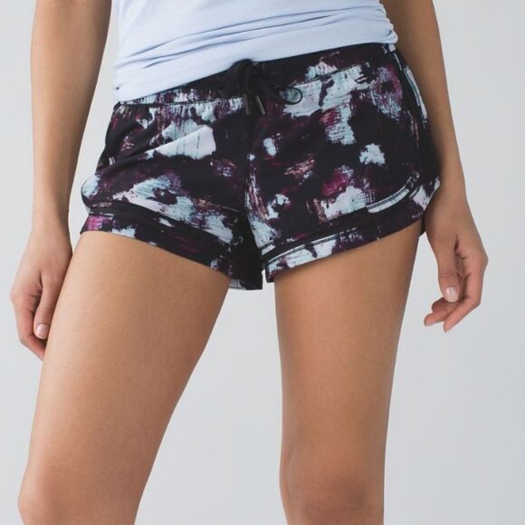 LULULEMON ATHLETICA MAKE A MOVE BLACK FLORAL SHORTS, SIZE 8 - Picture 3 of 10